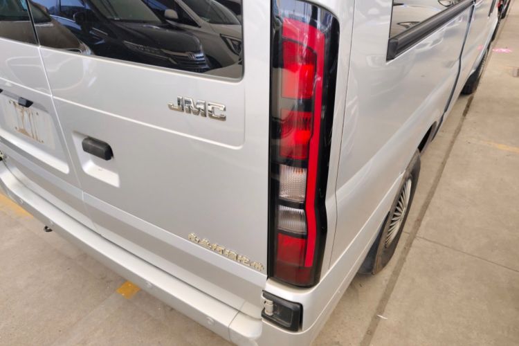 Used JMC Fushun 2022 2.0T Manual Multi-Function Passenger Vehicle Mid-Range High Roof 6-7 Seats Right Rear Taillight
