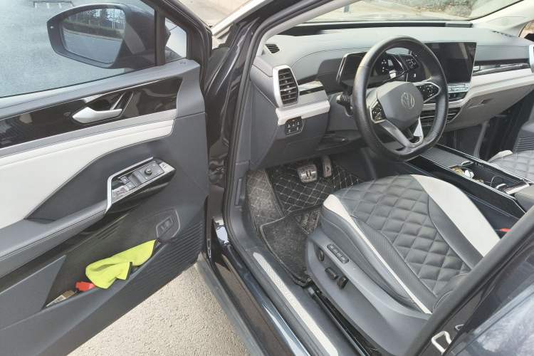 Used Volkswagen ID.6 CROZZ 2022 Long-Range PRO Edition Driver Seat