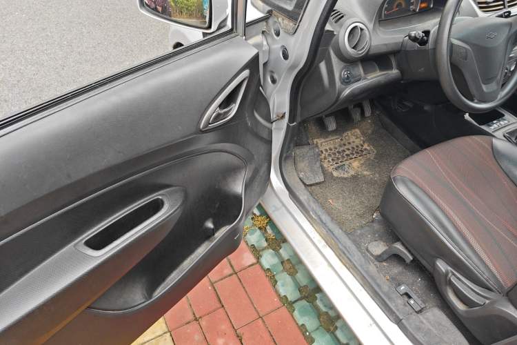 Used Chevrolet Sail 2013 Sedan 1.4L Manual - Youyi Happiness Edition Driver Seat