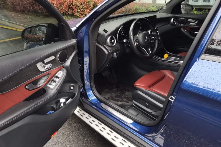 Used Mercedes-Benz GLC Coupe 2020 GLC 300 4MATIC Coupe SUV Driver Seat