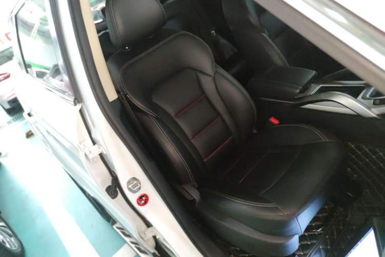 Used Geely Auto Emgrand X7 Sport 2018 2.0L Manual Two-Wheel Drive Zhiya Version Right Front Seat