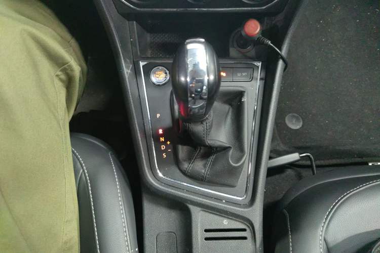 Used Volkswagen Lavida 2017 1.6L Automatic Comfort Edition Gear Lever