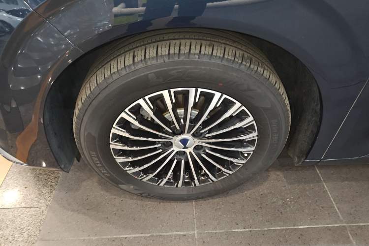 Used Denza D9 2022 DM-i 970 Four-Wheel Drive Prestige Model
