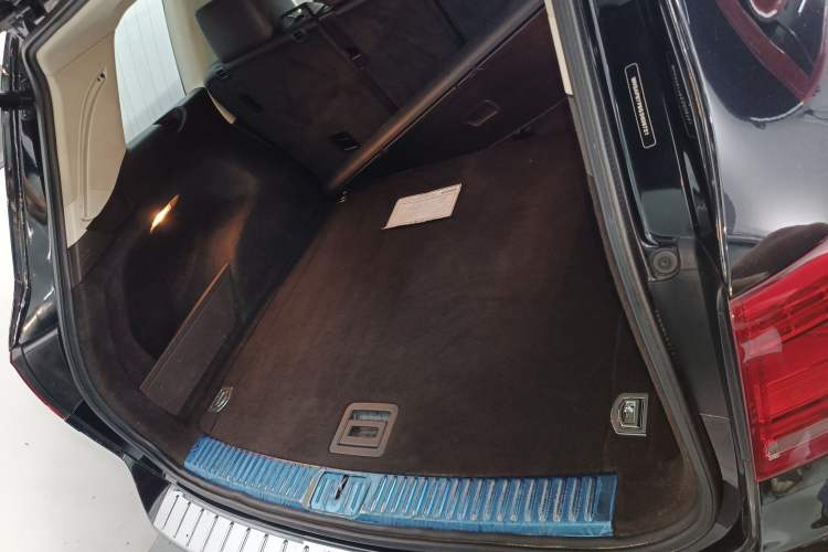 Used Volkswagen Touareg 2016 3.0 TSI High-End Version Trunk