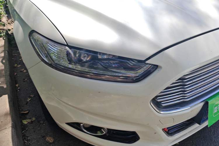 Used Ford Mondeo 2013 2.0L GTDi 200 Luxury Model Right Front Headlight