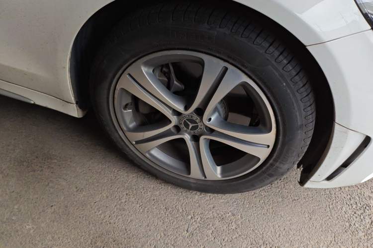 Used Mercedes-Benz C-Class 2019 Restyled C 260 L Sport Edition Right Front Wheel Hub