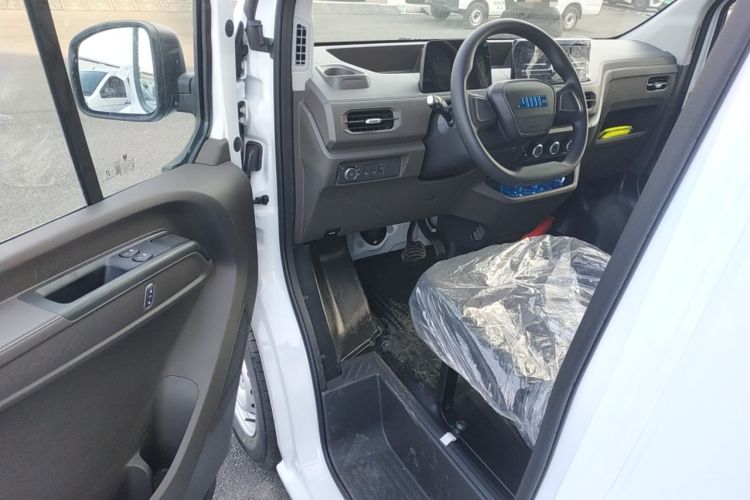 Used JMC E Fushun 2025 Model, Open Window Version, 41.86 kWh, Short Axle, Low-roof
