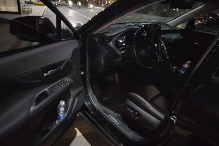 Used Toyota Venza 2023 2.0L CVT Two-Wheel Drive Luxury Edition Driver Seat