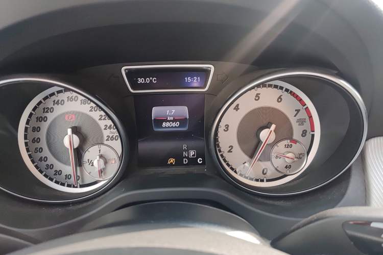 Used Mercedes-Benz GLA 2015 GLA 200 Fashion Model Odometer Close Up