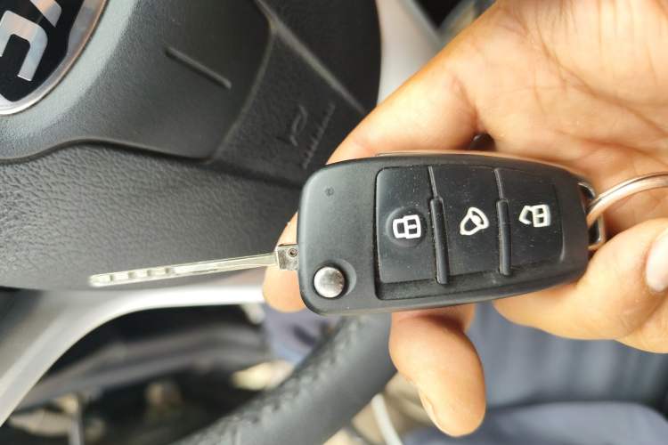 Used JAC Refine M3 2022 PLUS 1.8L 7-seater Standard Model