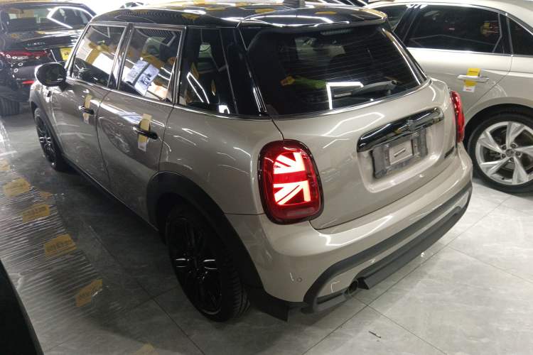 Used MINI MINI 2022 Updated 1.5T COOPER Artist Five-Door Edition