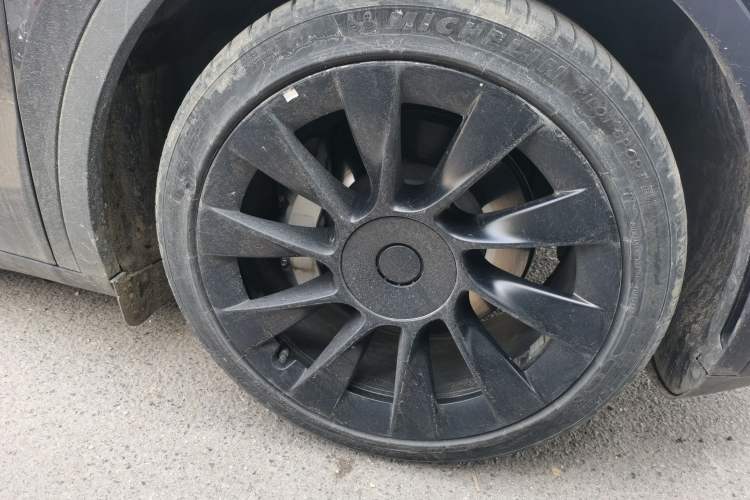 Used Tesla Model Y 2022 Revised Version Rear-Wheel Drive Right Front Wheel Hub