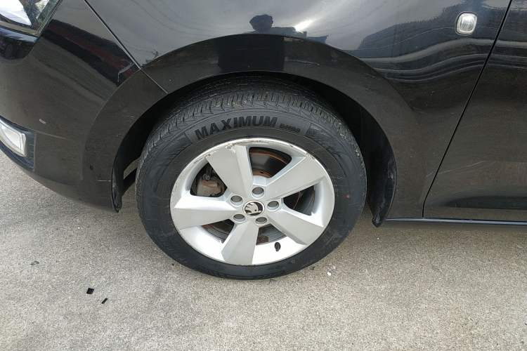 Used Skoda Rapid 2015 1.6L Manual Smart Selection Model