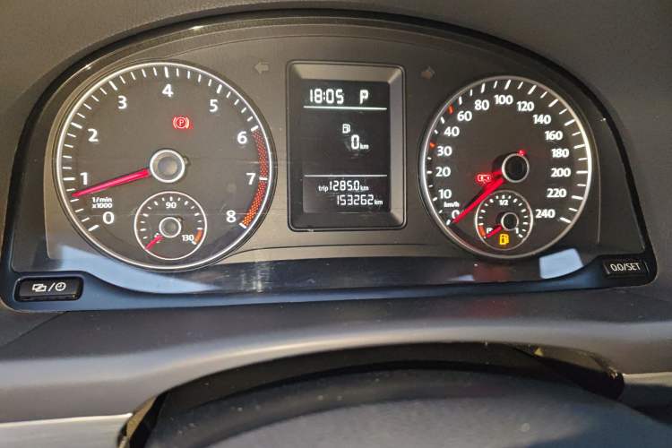 Used Volkswagen Touran 2013 1.4T DSG Comfort Edition 5-Seater Odometer Close Up