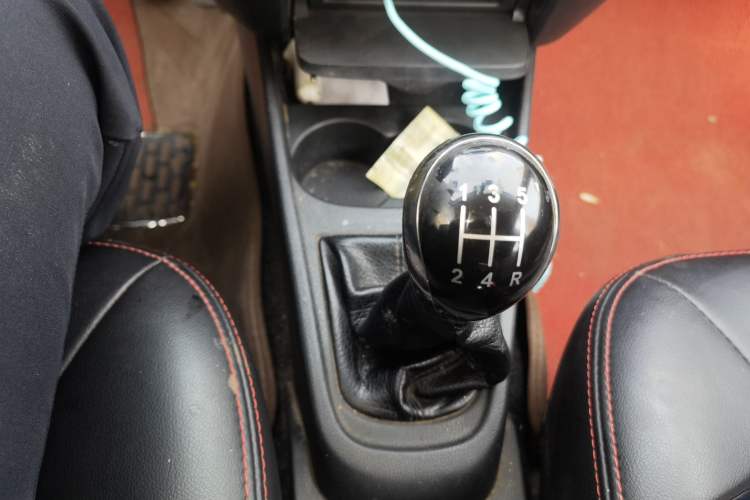 Used Geely Auto Diamond 2016 1.5L Manual Elite Version China IV Standard Gear Lever