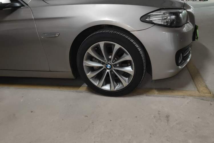 Used BMW 5 Series 2017 525Li Leading Model
