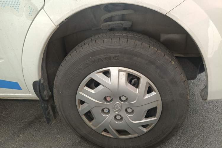 Used SAIC MAXUS Xintu V80 2025 PRO Aoyuntong 2.0T Automatic Short Wheelbase Mid-Height 5/6-Seater Right Front Wheel Hub