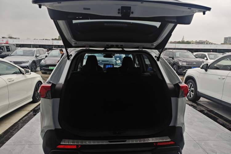 Used Toyota RAV4 2021 Dual-Engine 2.5L E-CVT Two-Wheel Drive Elite Edition
