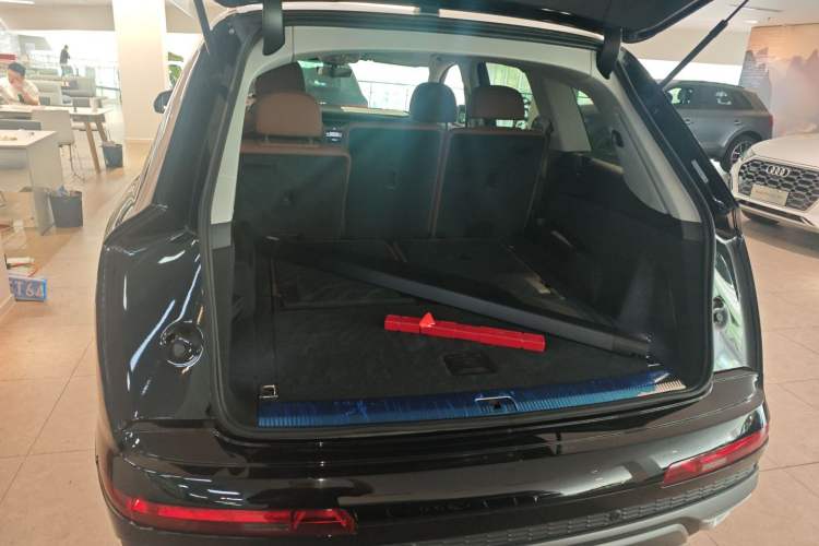 Used Audi Q7 2023 55 TFSI quattro S line Sport Edition
