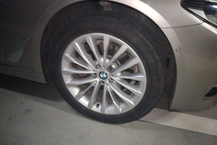Used BMW 5 Series 2018 525Li Luxury Package Right Front Wheel Hub