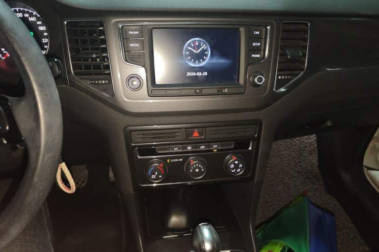 Used Volkswagen Golf Sportsvan 2016 230TSI Automatic Trend Edition Audio And AC Panel