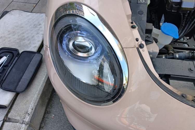 Used ORA Good Cat 2023 401 km Standard Range Luxury Version Lithium Iron Phosphate Right Front Headlight