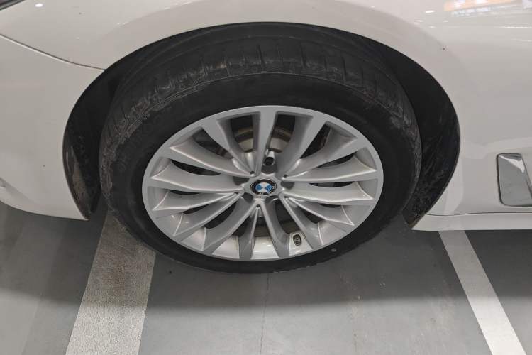 Used BMW 5 Series 2019 Facelifted 530Li Leading Edition Luxury Package Left Front Wheel Hub