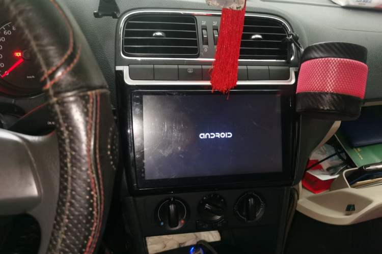 Used Volkswagen Polo 2013 1.6L Automatic Comfort Edition Audio And AC Panel