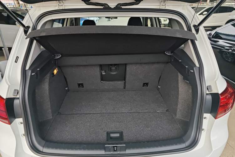 Used Volkswagen Tiguan L 2017 300TSI Automatic Two-Wheel Drive Silk Road Comfort Edition