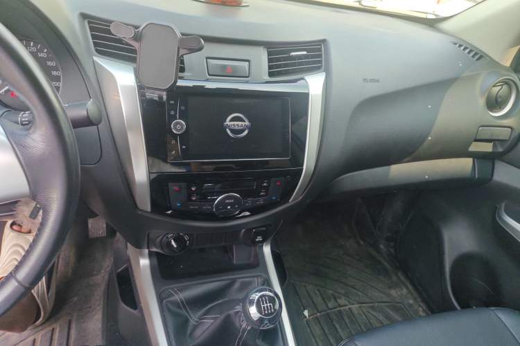 Used Nissan Navara 2017 2.5L Manual 4x4 Luxury Edition QR25