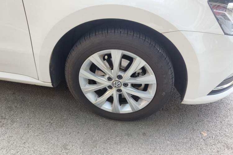 Used Volkswagen Lavida 2017 230TSI DSG Comfort Edition Right Front Wheel Hub