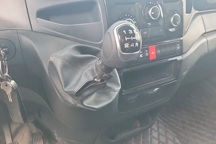 Used Iveco Eurocargo 2021 2.0T Manual Super Rui Long Wheelbase Short Overhang High Roof Side-Sliding Door F1A Gear Lever