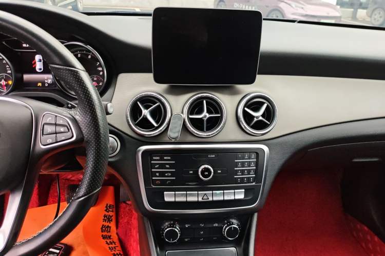 Used Mercedes-Benz CLA 2018 CLA 200 Style Edition Audio And AC Panel