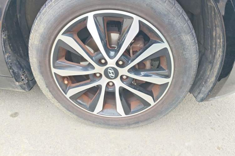Used Hyundai Sonata 2013 2.0L Automatic Leading Edition Right Front Wheel Hub