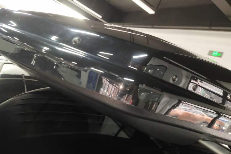 Used Roewe RX8 2019 30T Smart Connectivity Two-Wheel Drive Supreme Flagship Edition
