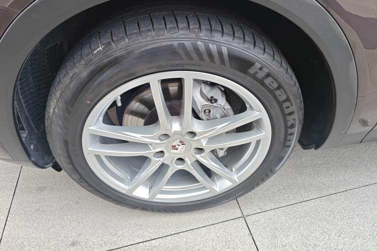 Used Porsche Cayenne 2019 Cayenne 3.0T Left Front Wheel Hub