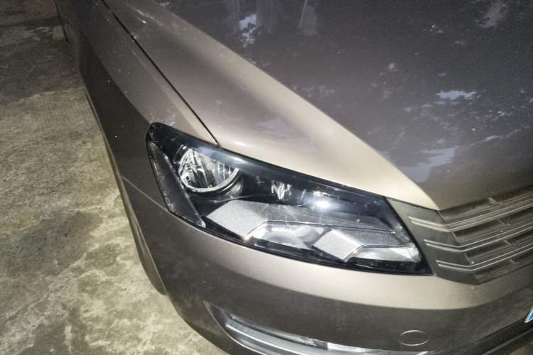 Used Volkswagen Passat 2014 1.4TSI Manual Prestige Edition Right Front Headlight