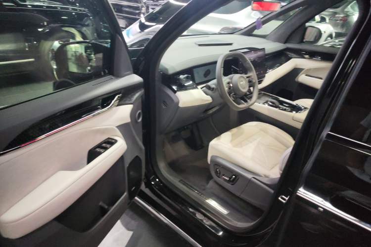 Used Zeekr 009 2024 Six-Seat Executive Version 4WD 108 kWh Driver Seat