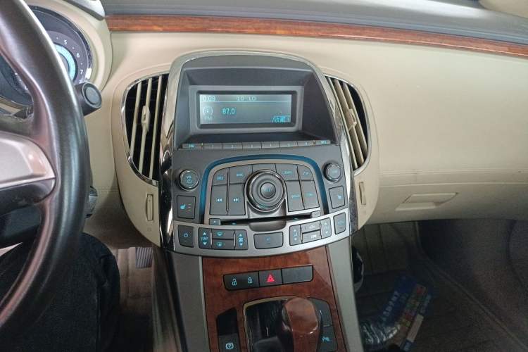 Used Buick LaCrosse 2012 2.4L SIDI Elegant Edition Audio And AC Panel