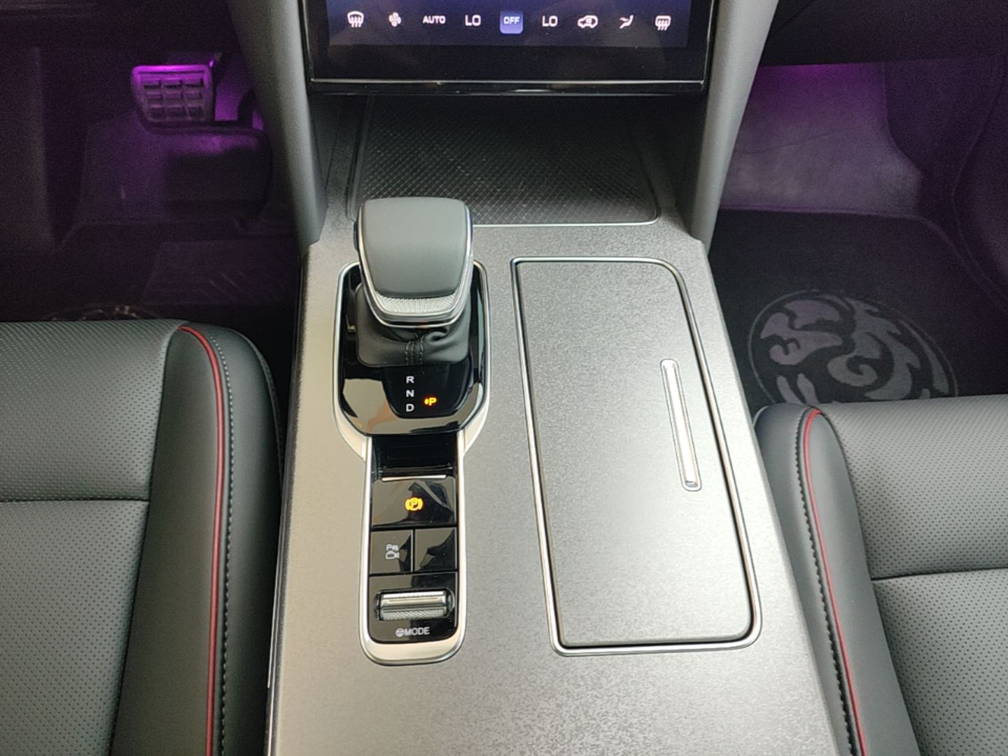Hongqi HS7 PHEV 2025 Model 2.0T PHEV Two-Wheel Drive Qi Xiang Edition 6-Seater — снимка 16