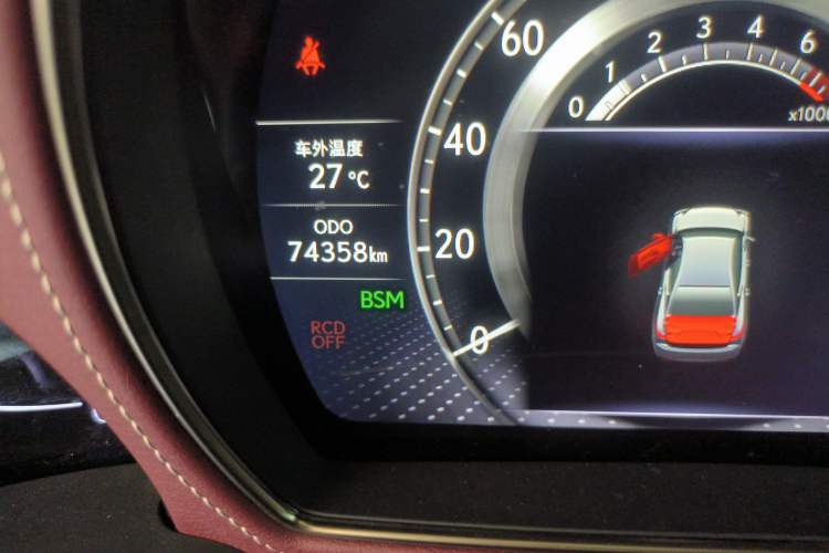 Used Lexus LS 2018 500h Executive Edition China VI Odometer Close Up