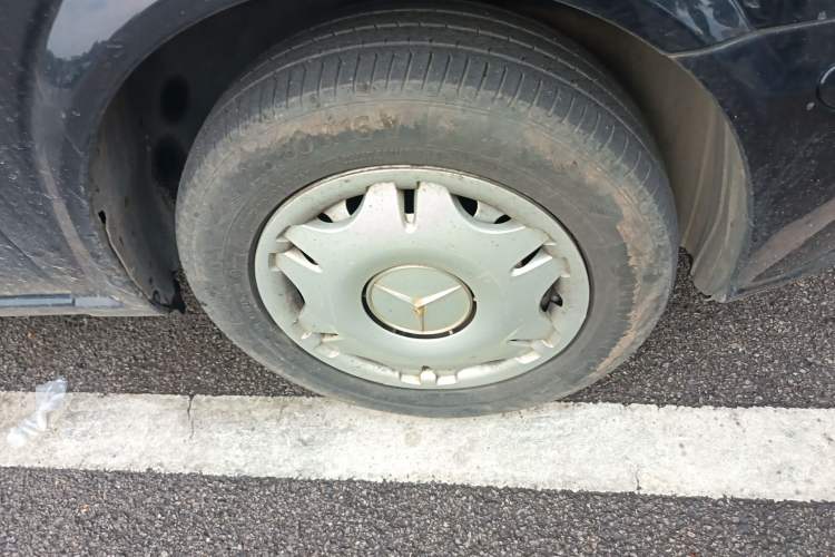 Used Mercedes-Benz Vito 2013 3.0L Elite Edition Right Front Wheel Hub