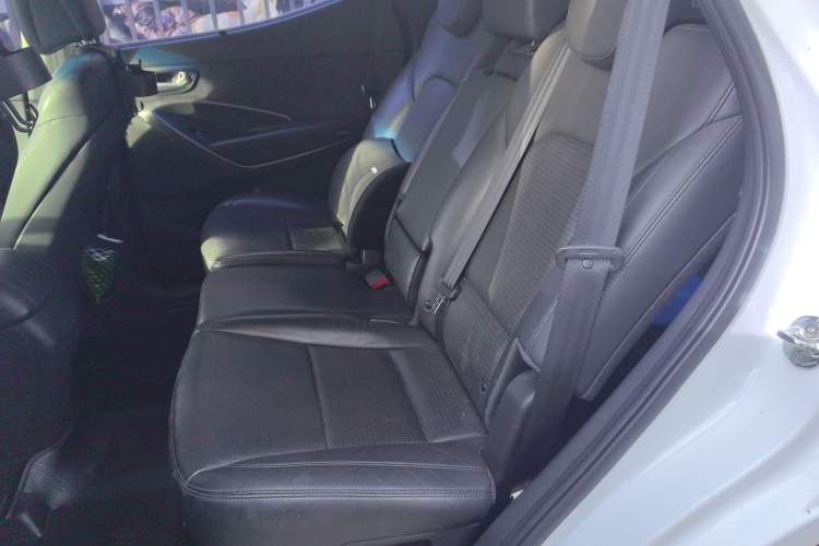 Used Hyundai Santa Fe 2013 2.4L Automatic 4x4 Smart Version Left Rear Seat