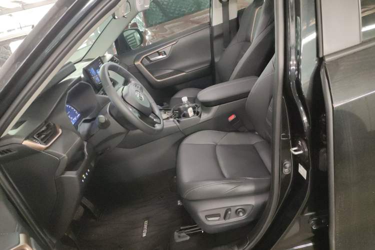 Used Toyota Wildlander 2024 Dual-Motor 2.5L E-CVT Two-Wheel Drive Luxury PLUS Edition
