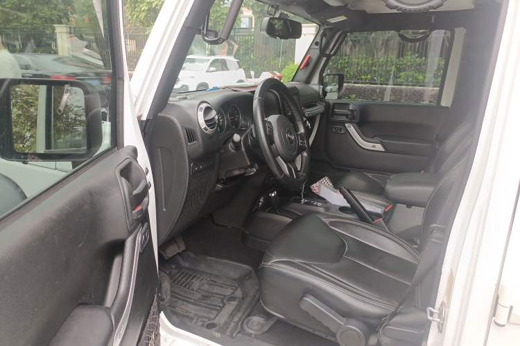 Used Jeep Wrangler 2015 3.6L Rubicon Four-Door Comfort Edition
