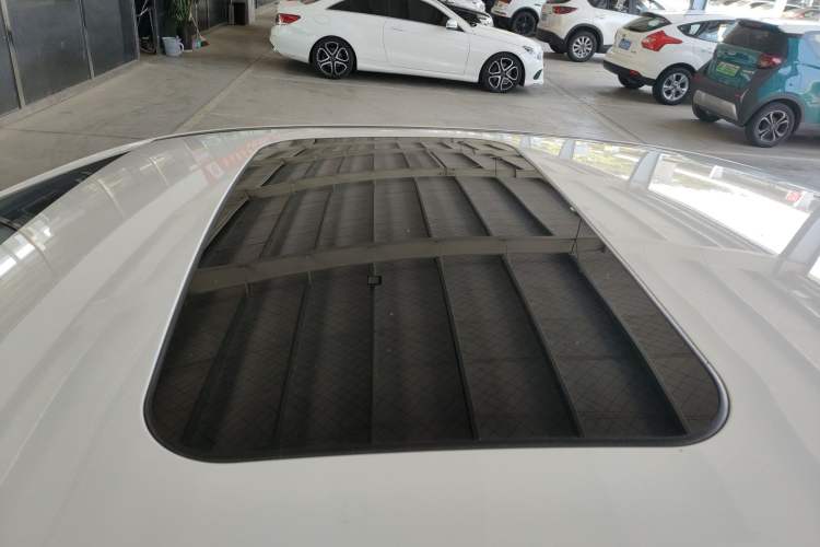 Used Geely Auto Emgrand GL 2018 1.8L Manual Elite Smart Connectivity Version Roof