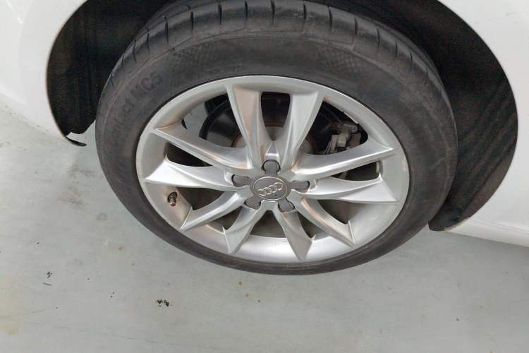 Used Audi A3 2015 Sportback 40 TFSI Automatic Comfort Model Right Rear Wheel Hub