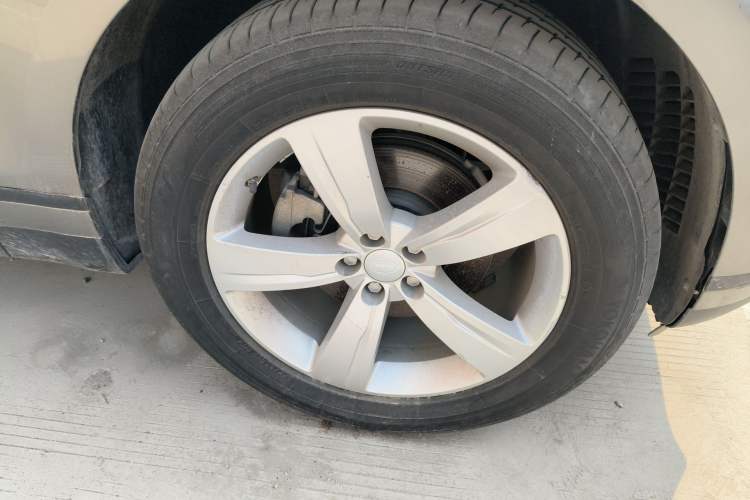 Used Land Rover Range Velar 2018 P250 S Right Front Wheel Hub