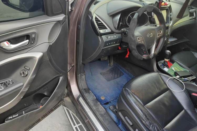 Used Hyundai Grand SantaFe 2013 3.0L 7-Seater 4x4 Flagship Edition
