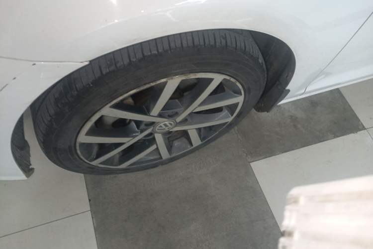 Used Volkswagen Golf 2018 230TSI Automatic Luxury Version Exterior 4